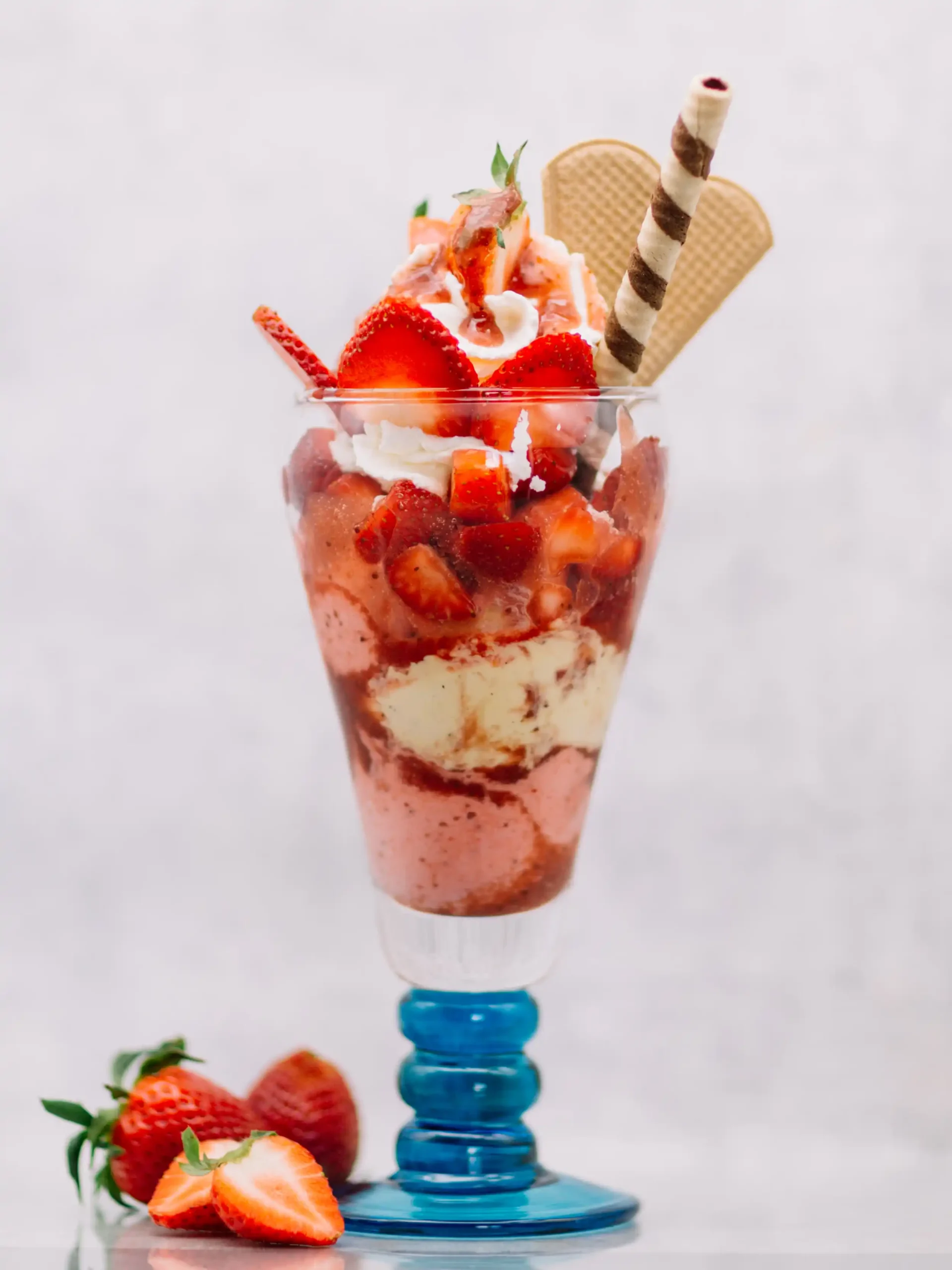 Erdbeer Becher scaled