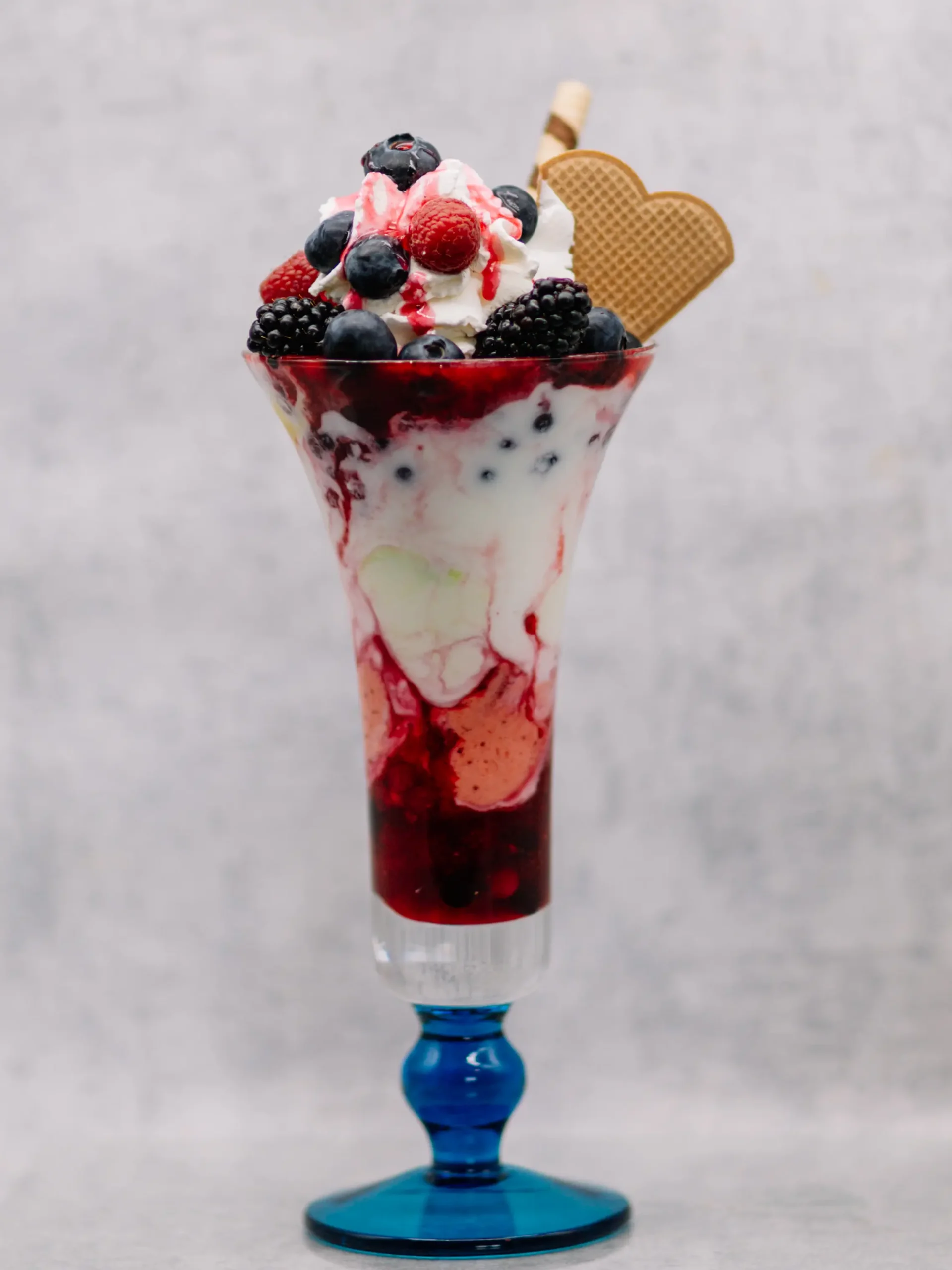 Joghurt Waldbeeren Becher scaled